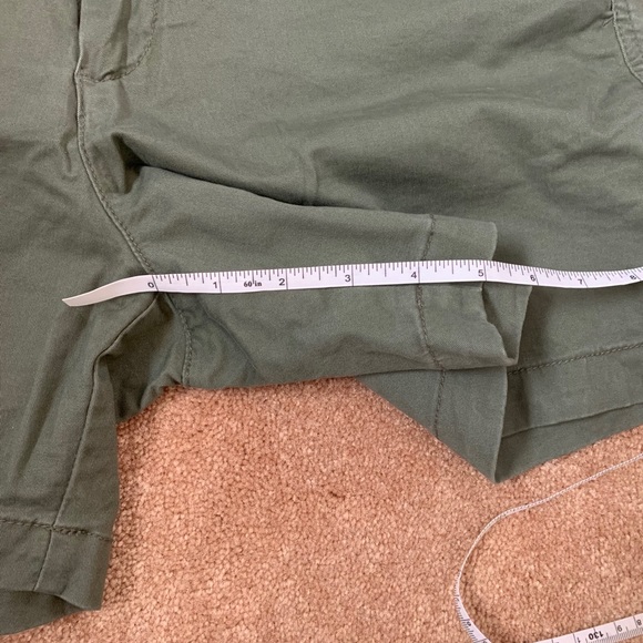 Gap Army Green Khaki 5” shorts - Picture 4 of 4